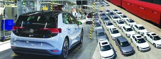 大众首款在华量产电动车落地，产业链迎成长新机遇